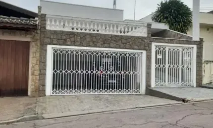 Casa térrea com edícula à venda no Bairro Jardim das Samambaias em Jundiaí/SP
