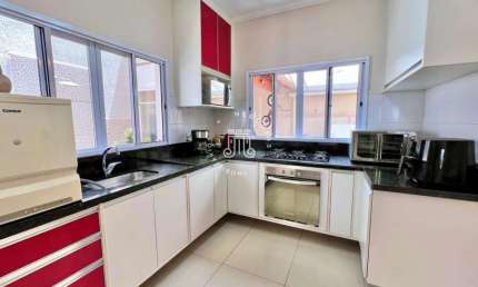 CASA EM CONDOMÍNIO COM 3 DORMITÓRIOS SENDO UMA SUÍTE