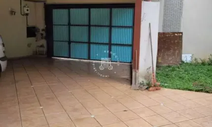 CASA À VENDA COM 03 DORMITÓRIOS, 01 SUÍTE E COM 418 m² DE TERRENO NO JARDIM ANA MARIA EM JUNDIAÍ/SP