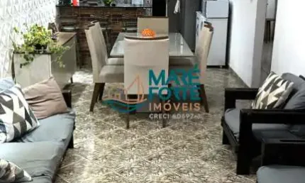 AMPLA CASA RECÉM REFORMADA COM 2 EDÍCULAS BEM PERTO DA PRAIA!