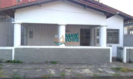 CASA COM TERRENO DE 250M² À POUCOS PASSOS DA ORLA (COM LAJE)!