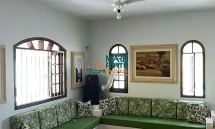 CASA COM 600 M² DE TERRENO E A 180 METROS DA PRAIA GRANDE!