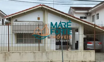 Oportunidade de casa no centro! Próximo a orla e ao centro comercial