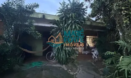 Casa térrea com edícula localizada numa das ruas mais agitadas do Itagua!
