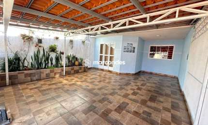 Casa com 3 quartos para alugar na Coruja, 2131, Gralha Azul, Fazenda Rio Grande por R$ 2.600