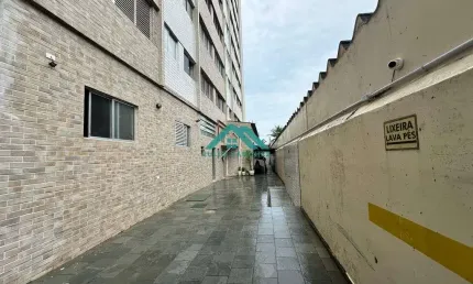 Kitnet à Venda com Vista p/ o Mar - 1 Dormitório, Vaga e Elevador - R$235 mil
