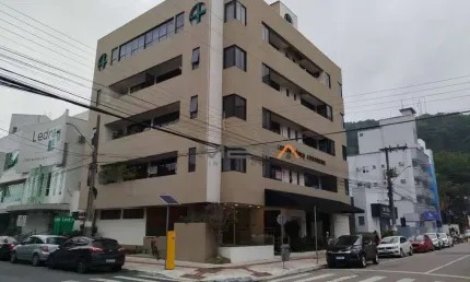 Sala comercial para alugar na Rua Dinamarca, 141, Nações, Balneário Camboriú