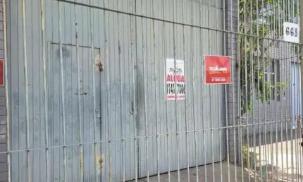 Depósito de 300m² com Escritório e Pátio, Próximo à Estação Farrapos