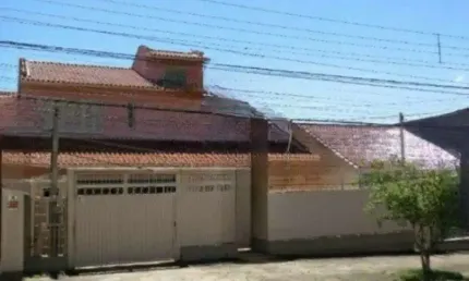 Nyon Imóveis vende Casa 3 andares com Elevador, no Bairro Santo Antônio
