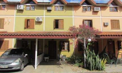Casa triplex à Venda em condomínio na Zona Sul de Porto Alegre