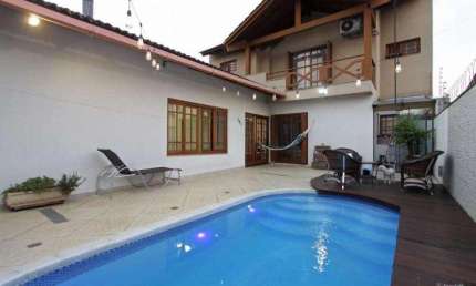 Casa à Venda semi Mobiliada, com 4 Quartos e 3 banheiros, 1 suíte, piscina à Venda, 274 m² , Bairro Jardim Itú Sabará