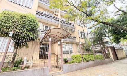 Venda de apartamento de um dormitório, reformado, no Bairro Petrópolis.