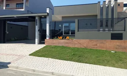 Imóvel em Cachoeira, Araucária - Casa com Closet e Churrasqueira - 200m²