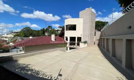 Casa Alto Padrão Sobrado com 3 quartos sendo 1 suíte master, 399m2 construídos, 6 vagas cobertas, Espaço Gourmet e piscina. Aceita Permuta