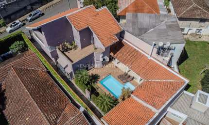 Casa de Luxo no Ecoville: Conforto e Estilo com Vistas Panorâmicas