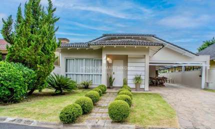 Casa em Condomínio-4 quartos-4 vagas-265m2-Térrea-Quintal-Não Germinada-São Braz-Curitiba-PR