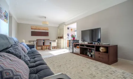 Apartamento Padrão-Raridade no coração do Batel: 113m² privativos, 3 vagas e muito espaço para viver bem