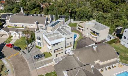 926,28M² CONSTRUÍDOS | 1.466,71M² DE TERRENO | 4 SUÍTES | CONDOMÍNIO FECHADO | R$6.700.000
