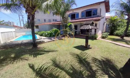 Sobrado com 3 dorms, Vila Anhanguera, Mongaguá - R$ 800 mil, Cod: 2803