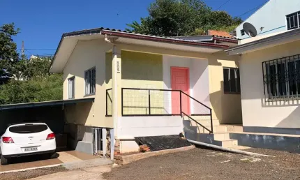 Casa com 3 quartos para alugar na Rua Emílio de Negri, 367, Amadori, Pato Branco, 85 m2 por R$ 1.400