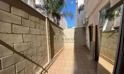 Apartamento térreo com quintal à venda no condomínio parque reino da inglaterra bairro jardim manoel penna ao lado do novo shopping.