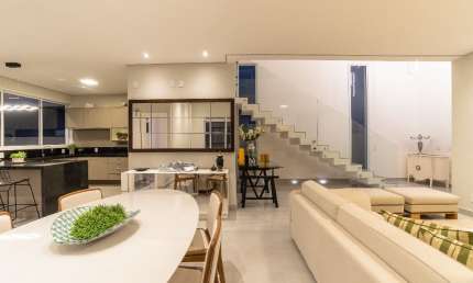 Casa moderna e nova no Gramado (observar valores da opção com mobília e sem)*
