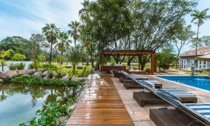 Casa com quintal, piscina e lago para locação em condomínio fechado duas marias, em jaguariúna