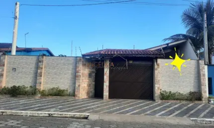 Maravilhosa casa com piscina de lote inteiro, no Jardim Corumba, Itanhaém/SP