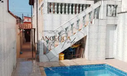 Sobrado espaçoso com piscina em local residencial, Balneário Regina Maria - Mongaguá/SP