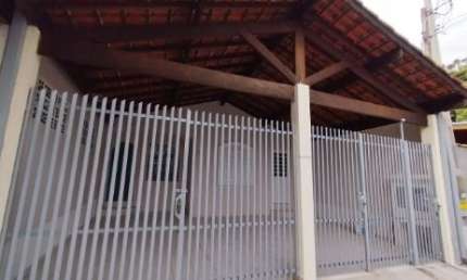 Casa com 3 quartos para alugar na Rua Camocim, 237, Parque Industrial, São José dos Campos