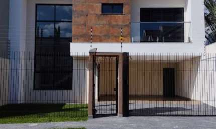 Sobrado à venda, 3 quartos, 3 suítes, 4 vagas, Jardim Monções - Maringá/PR