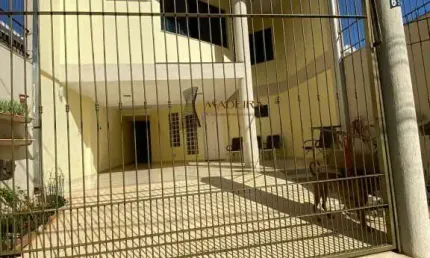 Sobrado à venda, 5 quartos, 2 suítes, 4 vagas, Vila Progresso - Maringá/PR