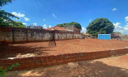 Terreno à venda no Jardim dos Pássaros, Maringá 