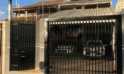 Sobrado à venda, 3 quartos, 1 suíte, 2 vagas, Vila Vardelina - Maringá/PR
