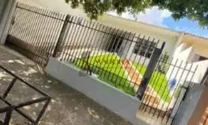 VENDE-SE LINDA CASA COM 3 QUARTOS E PROXIMA A CATEDRAL