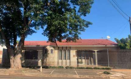 Casa Espaçosa com Edícula e Área Gourmet no Jardim Iguaçu - Maringá/PR