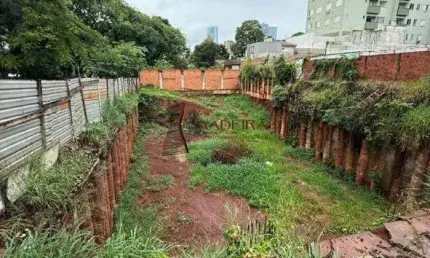 Terreno à venda na Zona 07, Maringá 