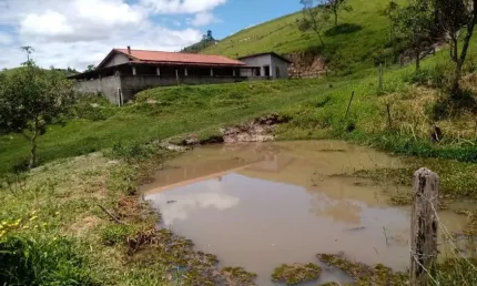 Chácara / sítio com 3 quartos à venda no Centro, Paraibuna  por R$ 650.000