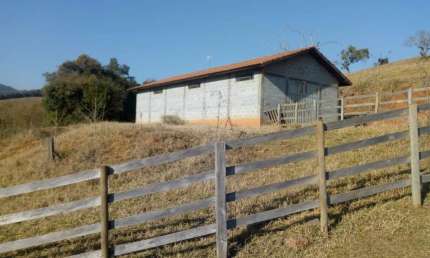 Fazenda à venda no Centro, Cambuí  por R$ 3.300.000