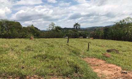 Chácara / sítio à venda no Centro, Paraibuna  por R$ 165.000