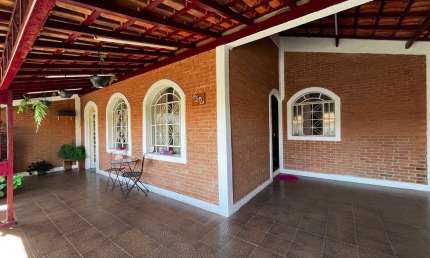 Casa com 3 quartos à venda no Jardim Uirá, São José dos Campos  por R$ 600.000