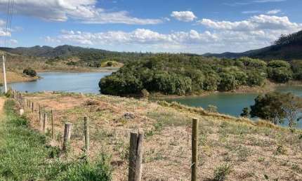 Chácara / sítio à venda no Centro, Natividade da Serra  por R$ 810.000