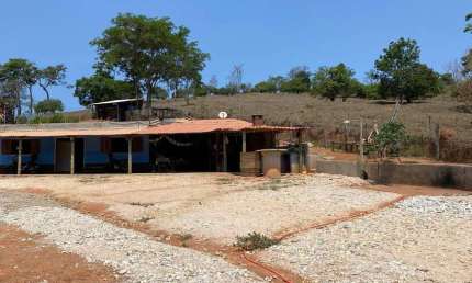 Chácara / sítio com 3 quartos à venda no Centro, Lagoinha  por R$ 390.000