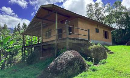 Chácara / sítio com 3 quartos para alugar em Santa Barbara, São José dos Campos  por R$ 4.200