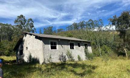 Chácara / sítio à venda no Centro, Natividade da Serra  por R$ 380.000