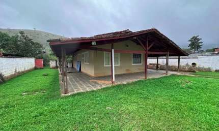 Chácara / sítio com 3 quartos para alugar em Taquari, São José dos Campos  por R$ 1.500
