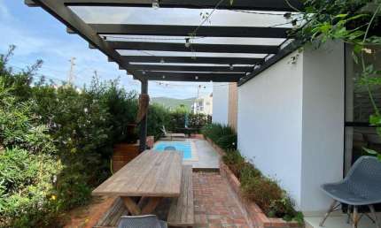 Casa para Venda em Florianópolis, Rio Vermelho, 3 dormitórios, 1 suíte, 3 banheiros, 1 vaga