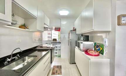 Apartamento para Venda em Guarujá, Pitangueiras, 2 dormitórios, 1 suíte, 3 banheiros, 1 vaga