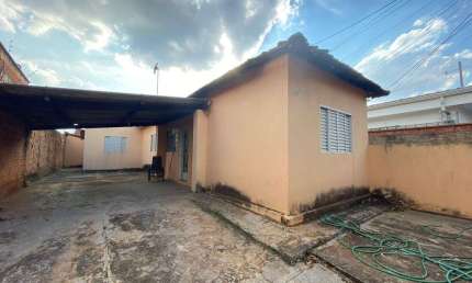 Casa para Venda em Araraquara, Vila Sedenho, 4 dormitórios, 2 banheiros, 3 vagas