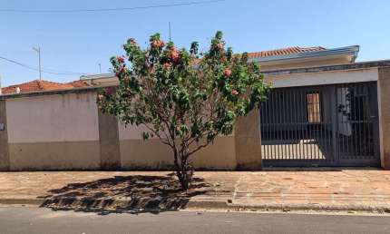 Casa para Venda em Araraquara, Jardim Morada do Sol (Vila Xavier) Jd. Brasília, 3 dormitórios, 1 suíte, 2 banheiros, 3 vagas